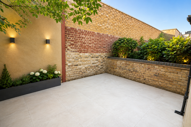 14, Meyrick Road, London photo 2