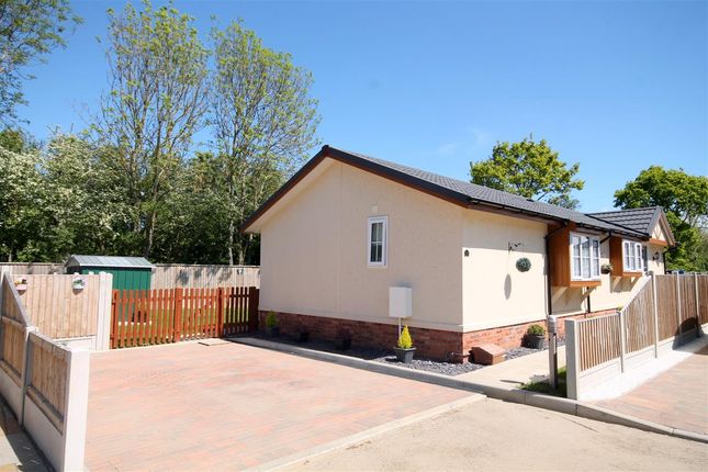 Mobile/park home for sale in Oakleigh Park, Clacton Road, Weeley