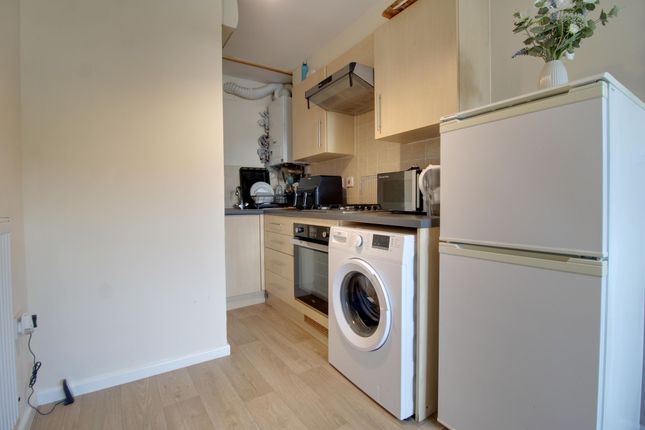 3 Ermin Mews, Swindon photo 4