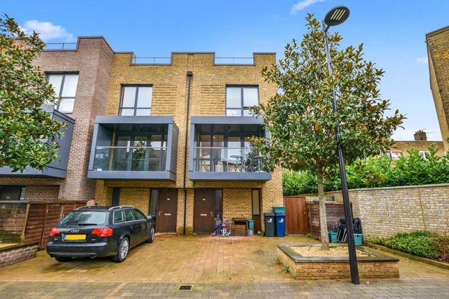 Town house for sale in Sir Alexander Close, Acton