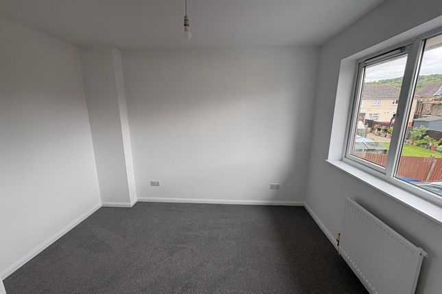 34 Barnfields, Gloucester photo 5