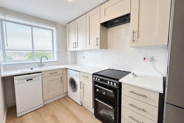 24, Tenbury Close, London photo 3
