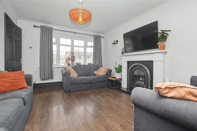 47, Whitehall Croft, Leeds photo 3