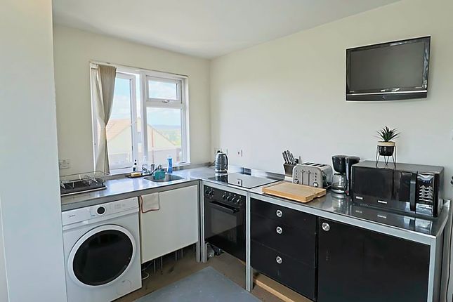 Room 1, 12 Kings Road, Benfleet photo 5