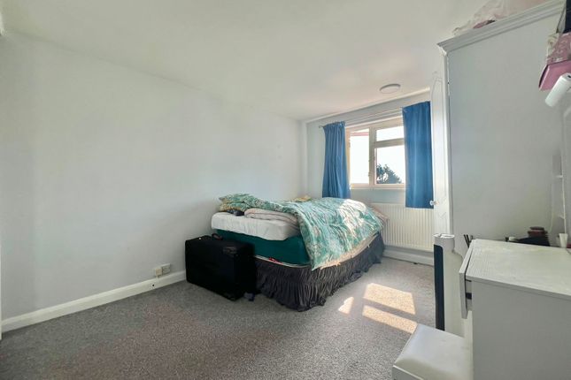 28 The Glade, Leicester photo 4