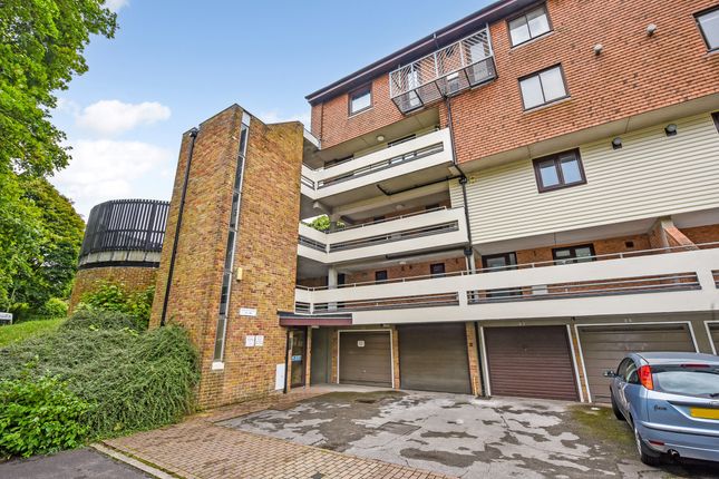 Thumbnail Flat to rent in Kingsway Gardens, Andover