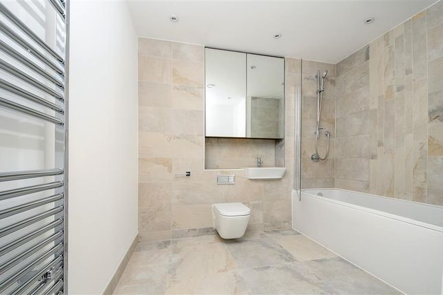 Flat to rent in Edmunds House, Colonial Drive, Chiswick