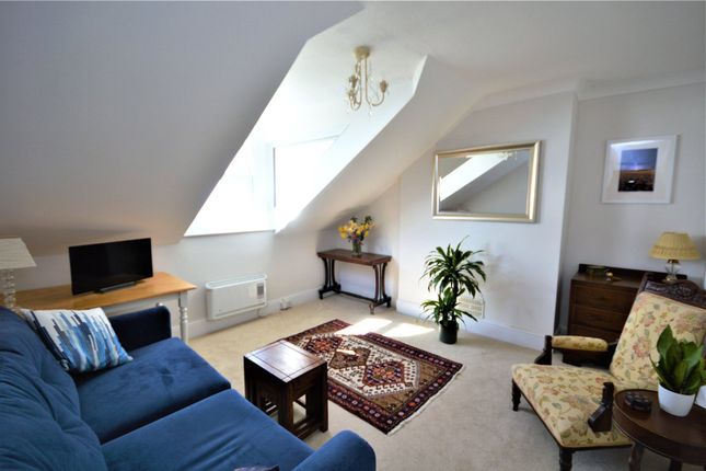 Flat 11, Carfax, Undercliff Drive photo 4