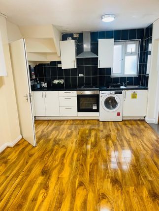 Room 1 60, Raynton Drive, Hayes photo 5