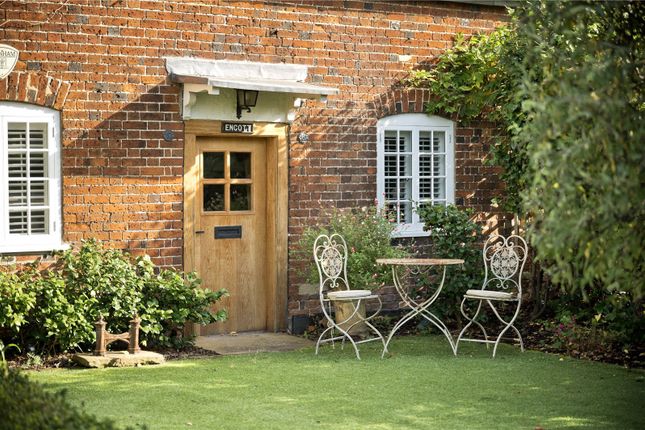 34, Esher Green, Surrey photo 2