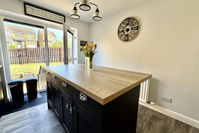 29, Highfell Rise, Keighley photo 3