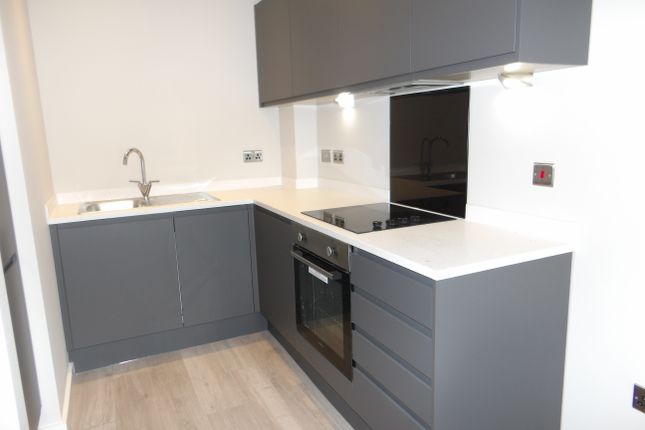 Apt 401, Liverpool photo 5