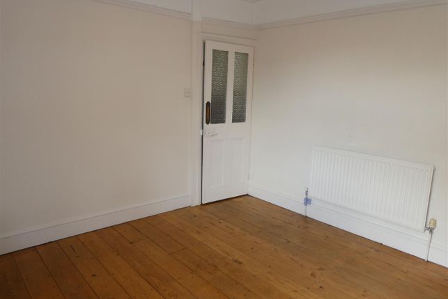 Terraced house to rent in Grosvenor Road, Banbury