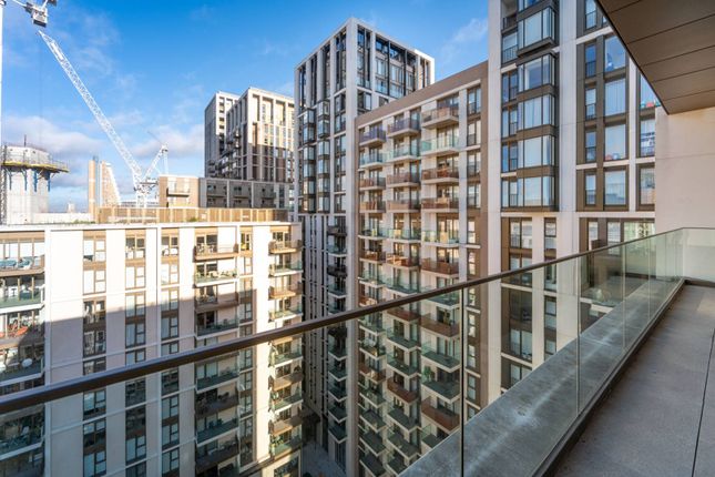 Flat for sale in Fountain Park Way, White City, London