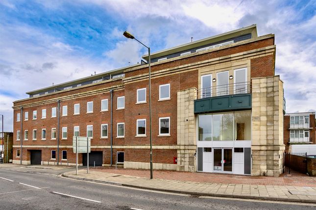 Thumbnail Flat for sale in The Newmark, Peglar Way, Crawley