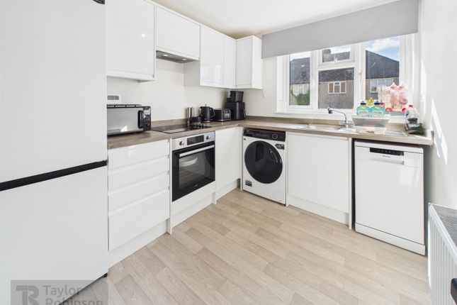 54, Taunton Lane, Coulsdon photo 2