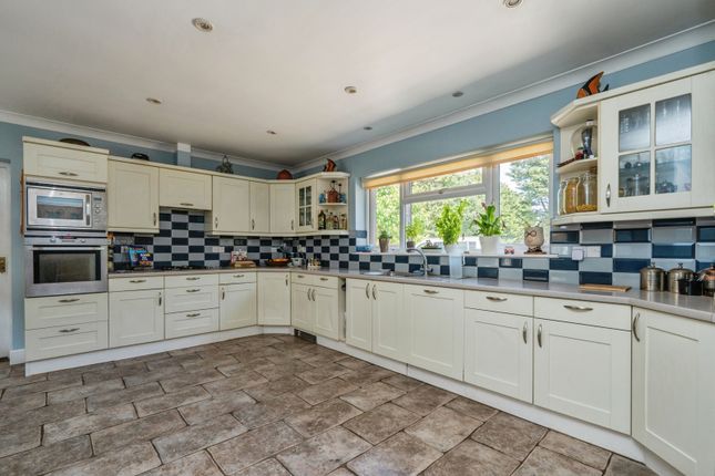 Winsley Lodge, 132, Main Road, West Sussex photo 4