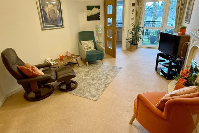 24, Cherrett Court, Ringwood Road, Ferndown photo 3