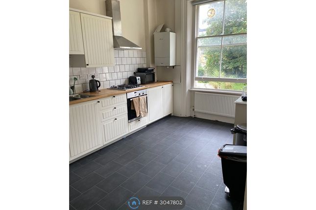 First Floor Flat, Victoria Rise, London photo 4