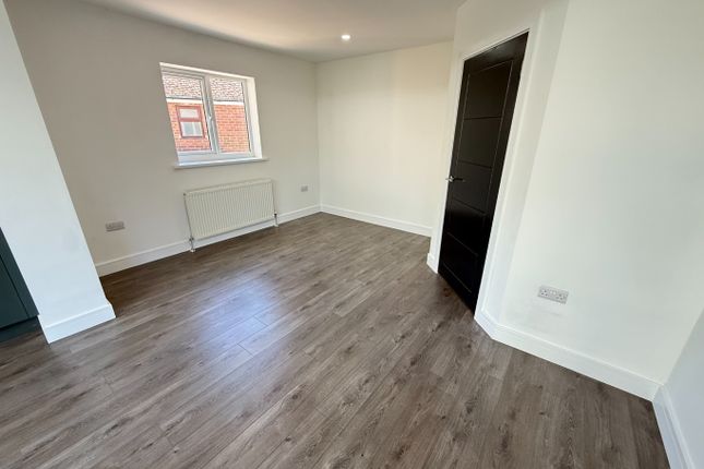 37 Sundown Avenue, Dunstable, Bedfordshire photo 4