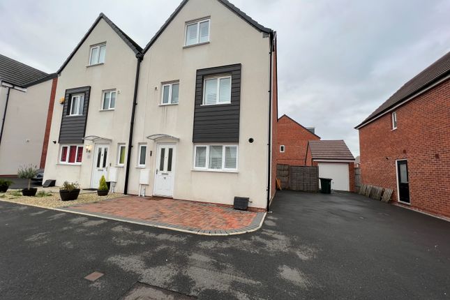 Flat to rent in Hartley Close, Coventry
