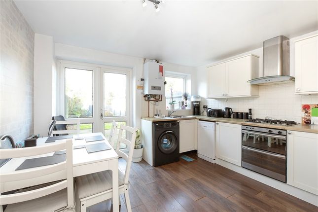 Tanyard Way, Horley photo 2