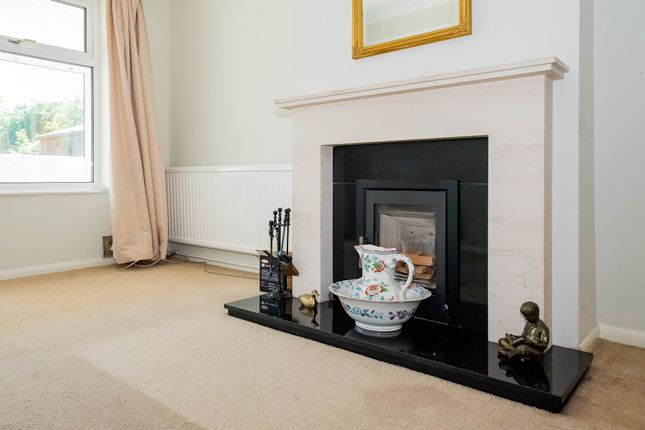71 Lawford Crescent, Yateley photo 3