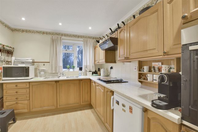 The Robins, 6, Kestrel Way, Devon photo 4