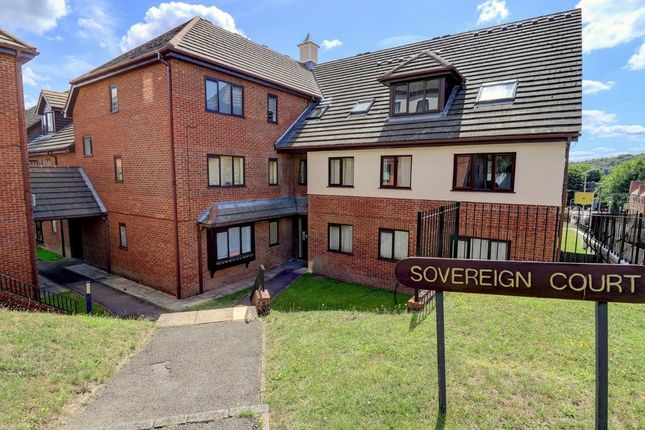 Flat to rent in Sovereign Court, Totteridge Avenue, High Wycombe