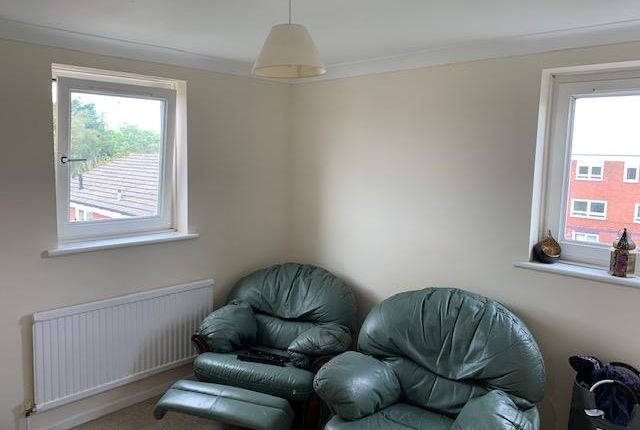34, Westerham Walk, Reading photo 3
