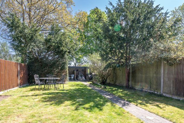 10, Hillcrest Road, Radlett photo 4