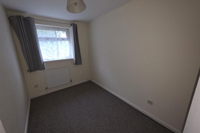 98, Pen Y Cae, Caerphilly photo 3