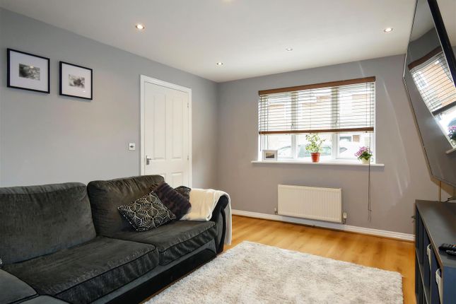 25, Olliver Acre, Littlehampton photo 3