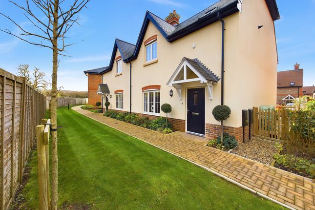 37 Hampdens Way, Watlington photo 2