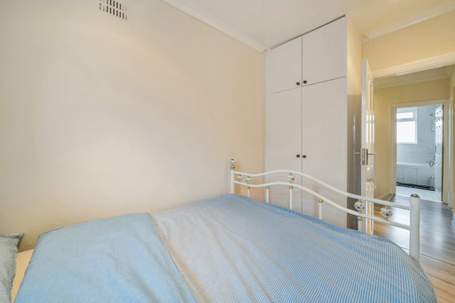 25, Longhill Road, London photo 4