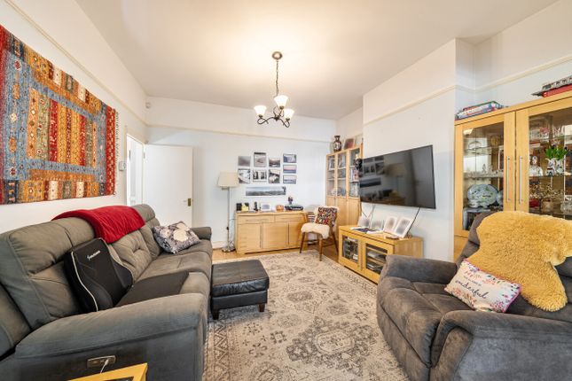 242, Colindeep Lane, Colindale photo 4