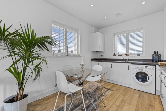Flat 6, 35, Osier Way, Olney photo 4