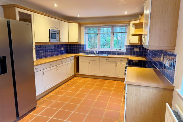 2, Peckmoor Drive, Newbury photo 3