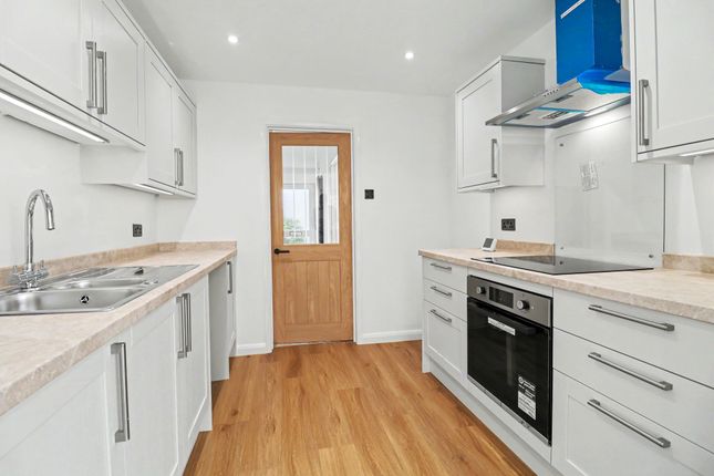 69 Cranbourne Park, Southampton photo 4