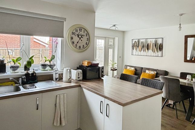 76, Lingfield Park, BOURNE photo 2