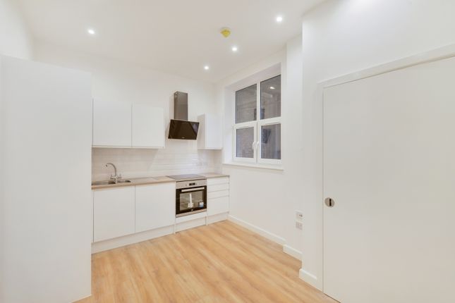 Thumbnail Flat to rent in Great Western Road, Brentford