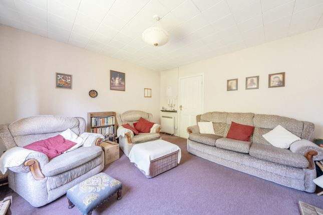 3, Cowlsmead, Cheltenham photo 4