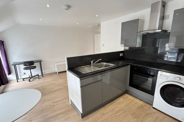 Top Flat, Tudor Street, Cardiff, Cardiff photo 2