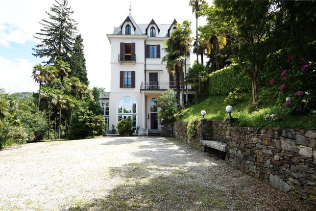 Thumbnail Property for sale in Luino, Province Of Varese, Lombardy, Italy