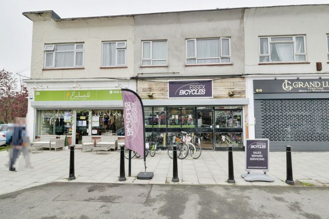 Retail premises to let in London Road, Essex