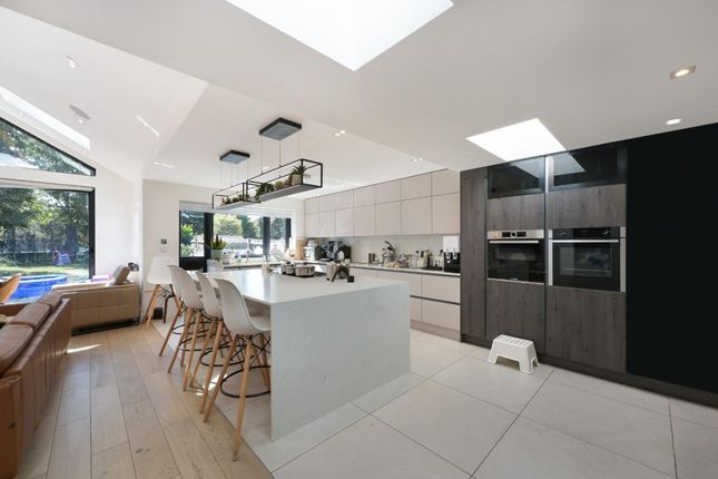 8, Bradstock Road, Stoneleigh photo 4