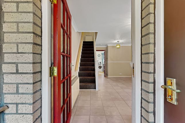 104 Wraes View, Glasgow photo 3