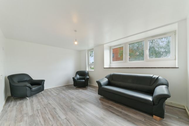 Thumbnail Flat to rent in Yelverton Road, London