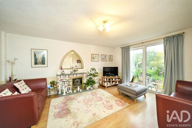 42, Heath Close, Walsall photo 4
