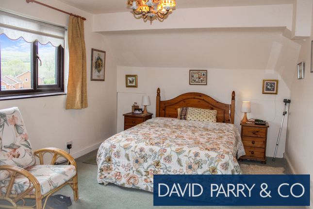 Modern Detached 4 Bed House, Knighton